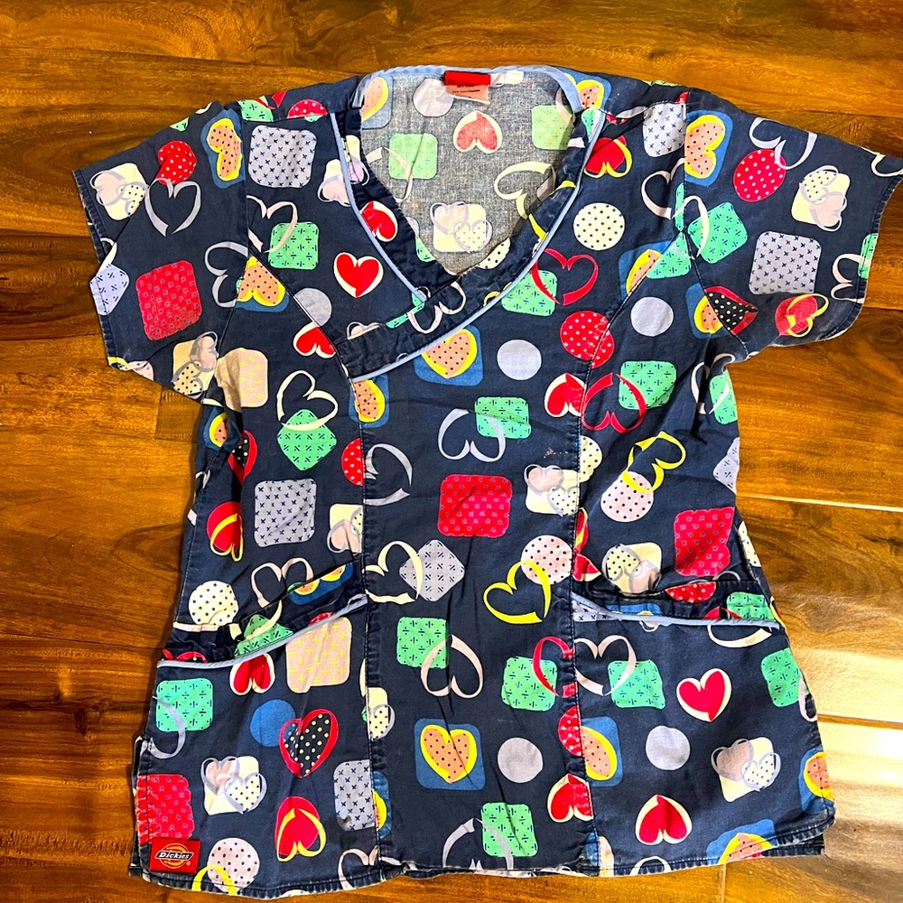 126. Dickies Heart Scrub Top - Picture 1 of 7